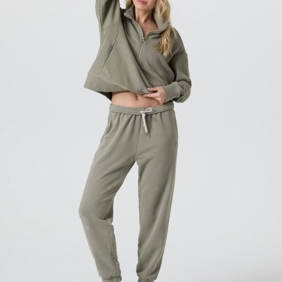 Vuori Sedona Rib Half Zip (Small)  & Sweatpants (Med) in  Metal - Picture 5 of 5